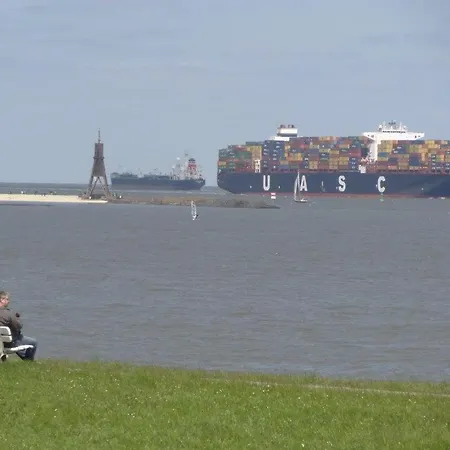 Residenz Adolfstr.6 A / 12 아파트 *